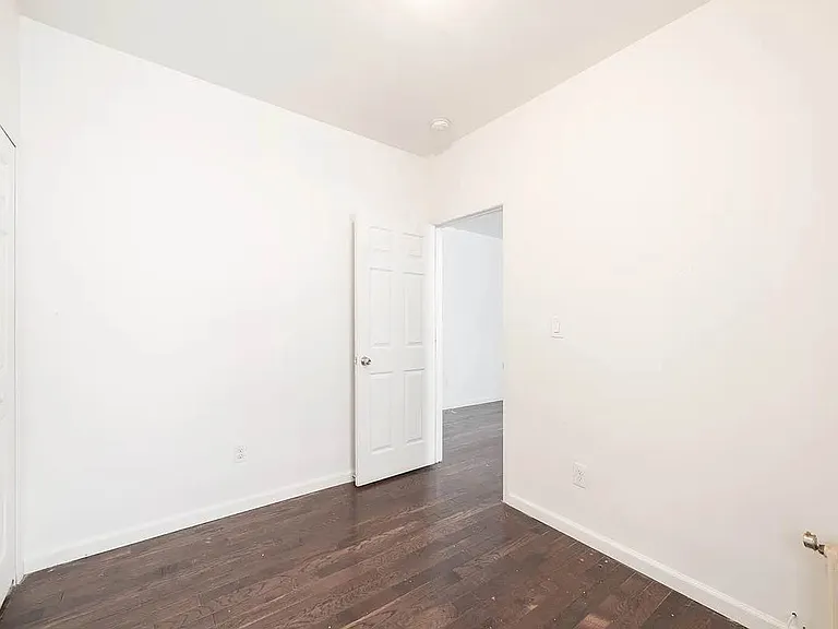 327 E 19th St #B3 — Photo 4