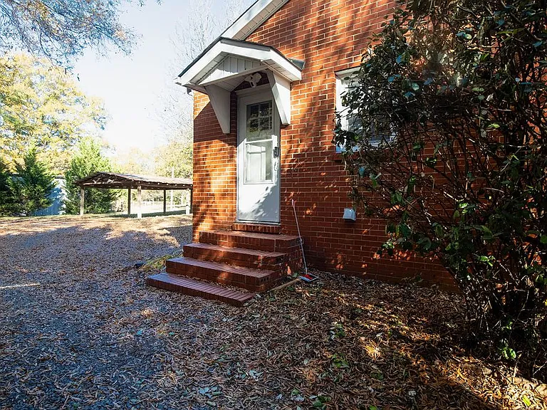 616 E Iredell Ave — Photo 12