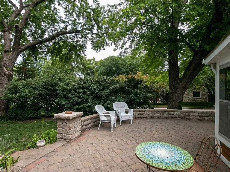 1800 Poyntz Ave — Photo 42