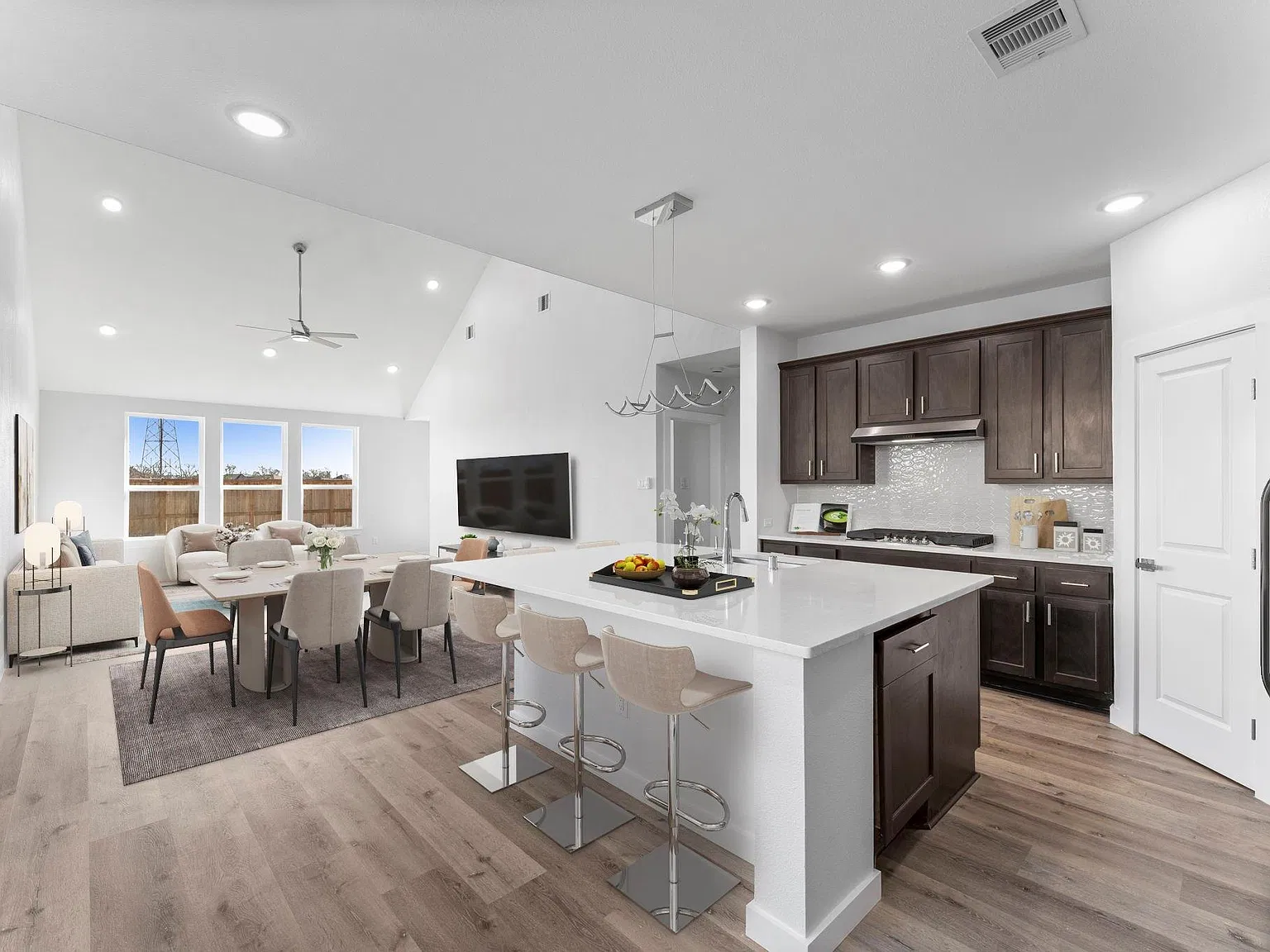 4 bed, 3.0 bath, 2361 sqft, $3,100 — Photo 2