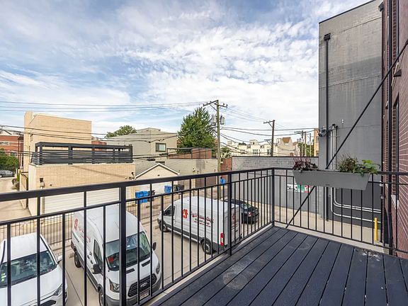 5th image of 522 N Western Ave #2