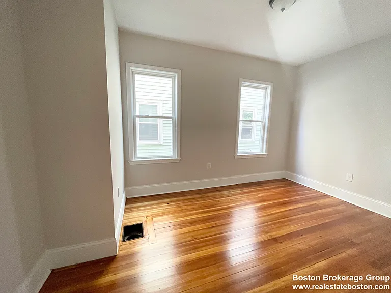 26 Taft St #1 — Photo 6