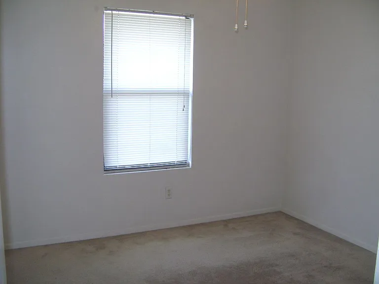 1100 Leslie Circle — Photo 10