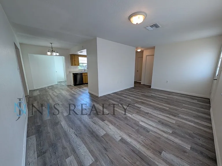 8151 Hixton Dr — Photo 3