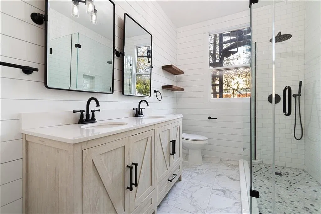 14 bed, 7.0 bath, 4900 sqft, $15,000 — Photo 2