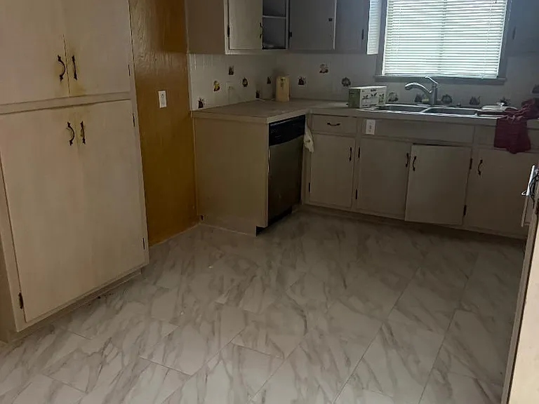 6345 Tulip Dr — Photo 2