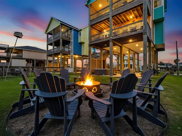 1998 Avenue G, Crystal Beach, TX 77650