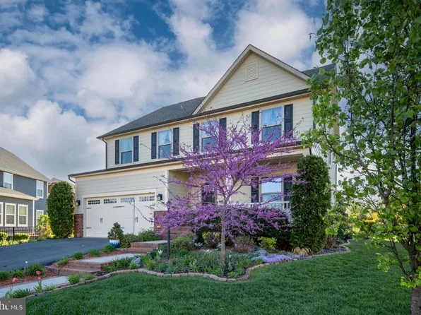 2505 Sweet Clover Ct, Dumfries, VA 22026