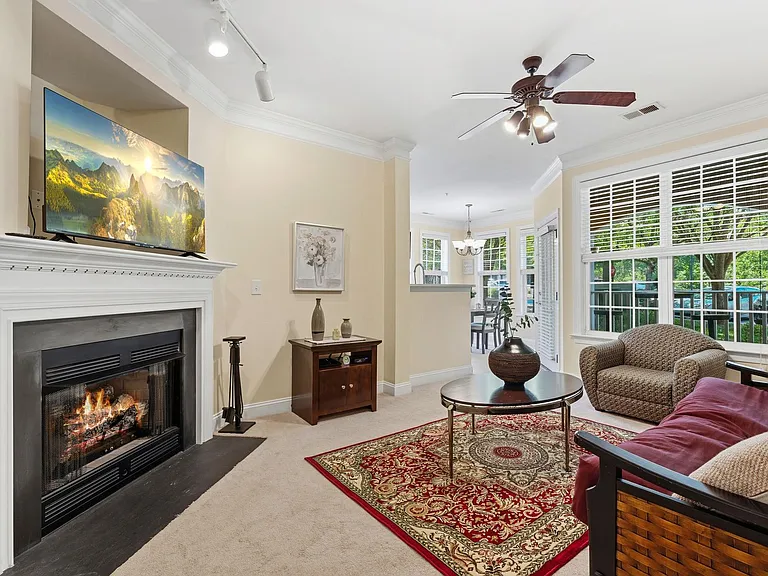 912 Providence Glen Dr — Photo 4