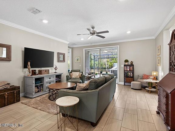 5th image of 329 GLORIETA Drive