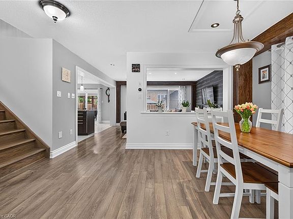 5th image of 127 Cook St