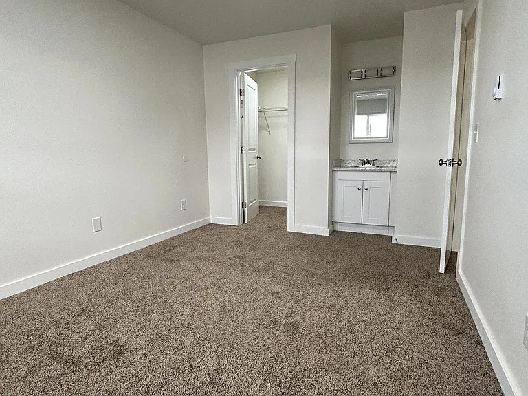 614 S Oakes St — Photo 14