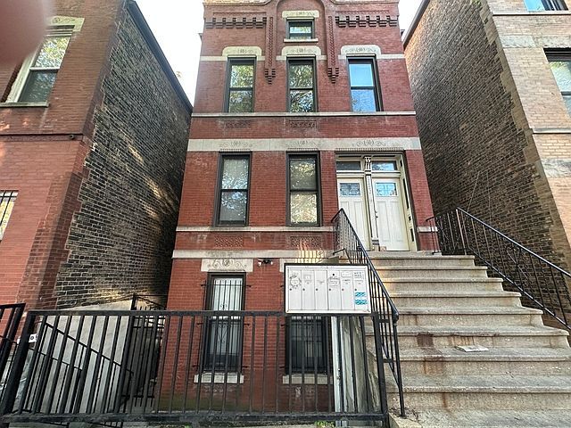 1st image of 1350 N Greenview Ave #1F
