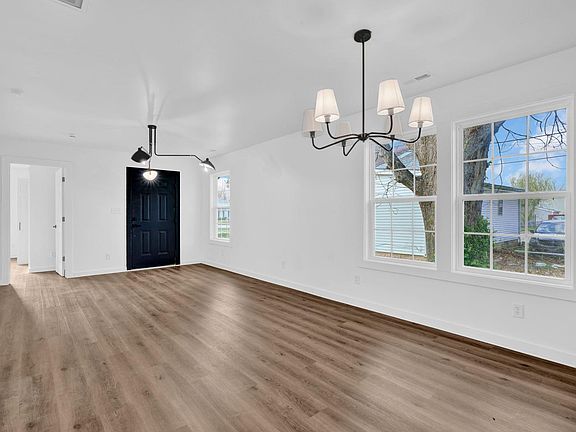 4th image of 219 N Rotherwood Ave