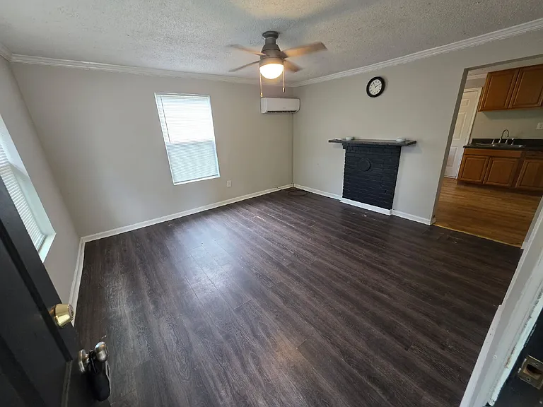 517 Thomas St — Photo 3