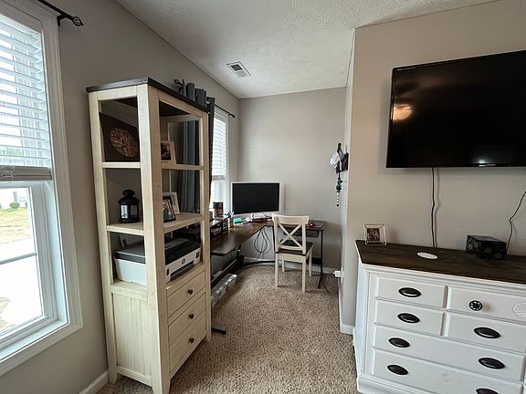 5th image of 556 Broad Dr