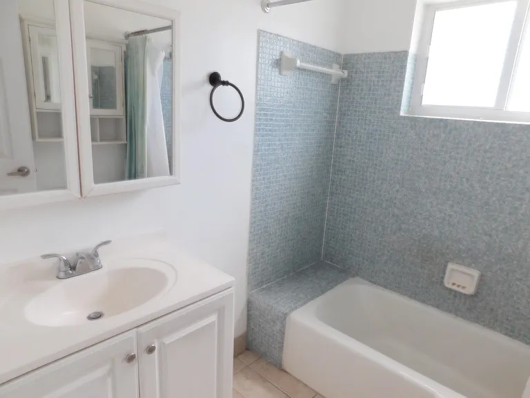 825 NE 6th St #3 — Photo 13