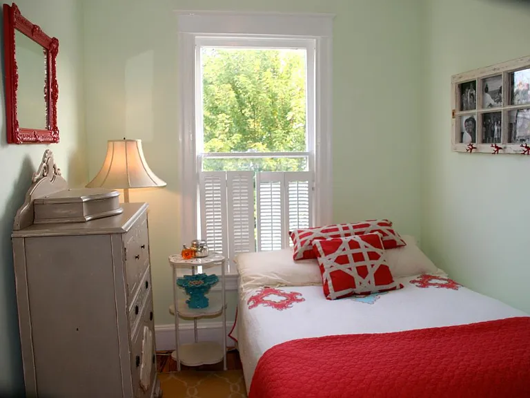 Bedroom 3 (small bedroom/office)