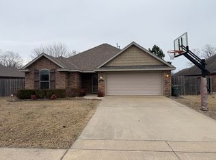 3038 N Bentley Rdg, Fayetteville, AR 72704