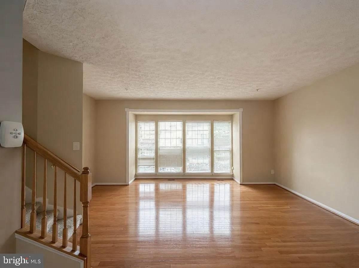 4 bed, 2.5 bath, 2198 sqft, $2,900 — Photo 3
