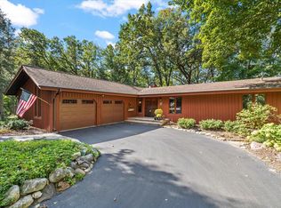 35064 Old Woods Rd, Oconomowoc, WI 53066