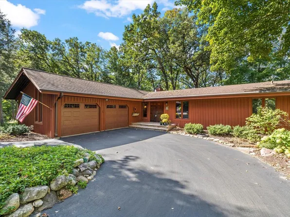 35064 Old Woods ROAD, Summit, WI 53066