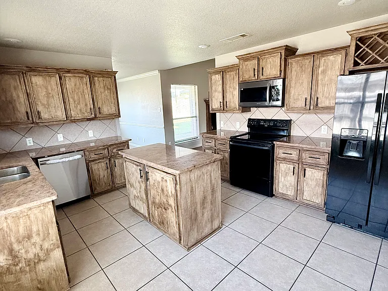 2708 Hydrangea Ave — Photo 11