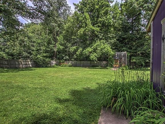 5th image of 11068 Fairview Dr