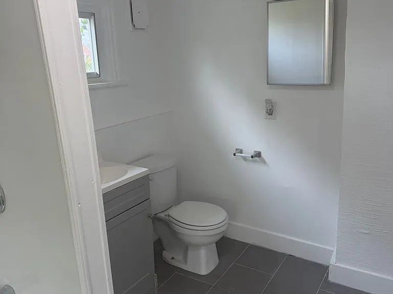 219 E Mulberry St — Photo 10