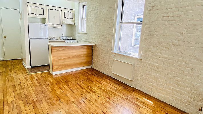 1st image of 425 W 46th St APT 3e