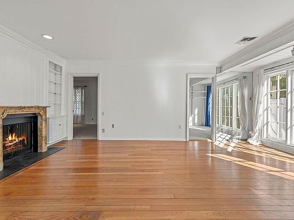2nd image of 6338 Primrose Ave
