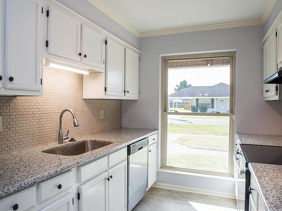 4th image of 202 Kelso Dr