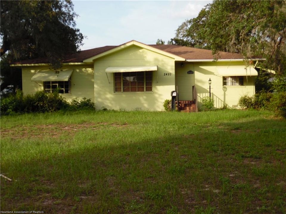 1st image of 2420 Lakeview Dr