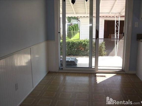 4th image of 30792 Whittier Ave