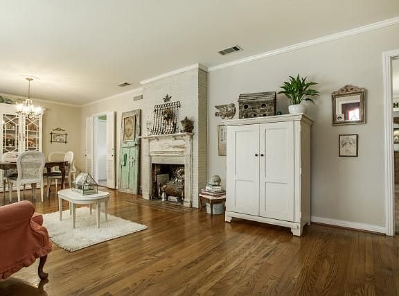 3rd image of 9639 Cloister Dr