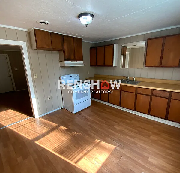 180 Ross Ave — Photo 10