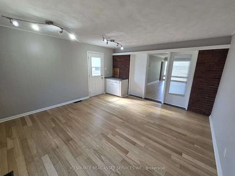 30 Sunnycrest Dr — Photo 8