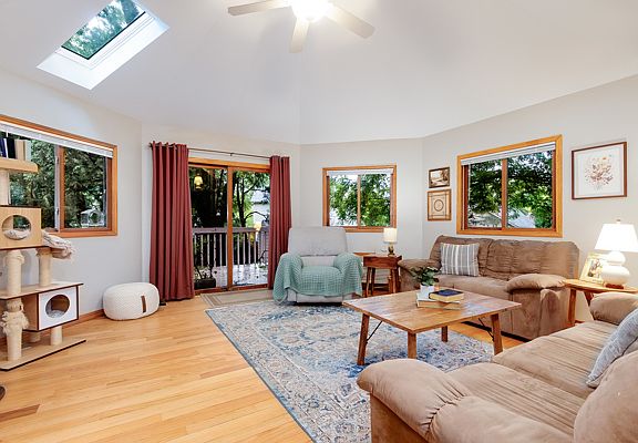 4th image of 143 Camelot Way