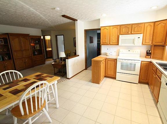 5th image of 6905 Clydeway Ct