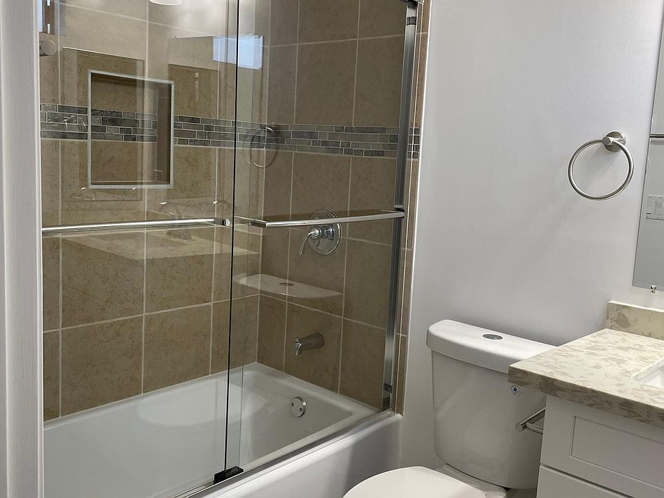 1st image of 1101 Laveta Ter APT 21