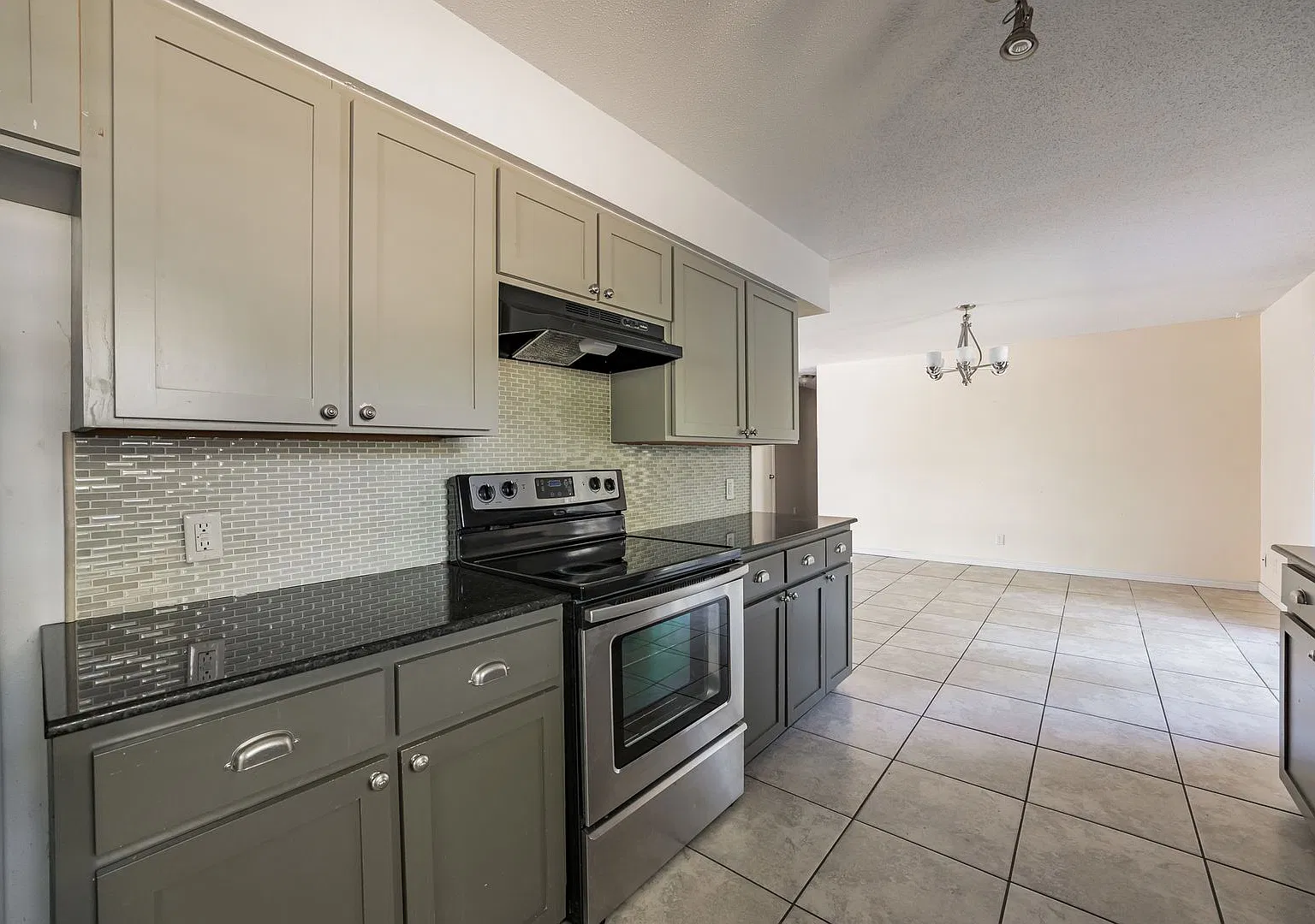 Move In Ready! Amazing 3/2 House For Rent — Photo 1