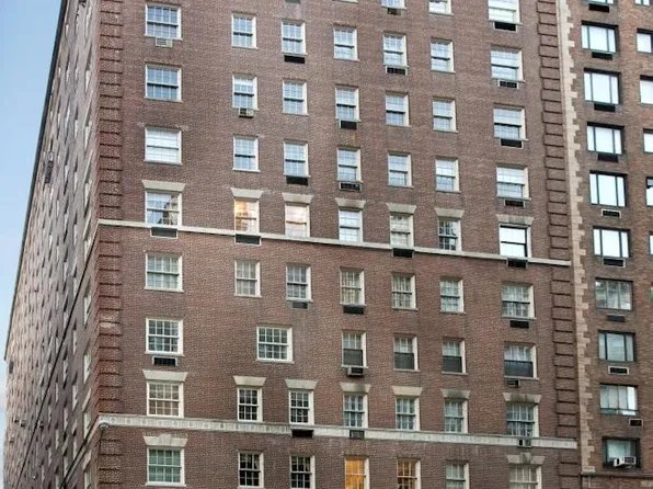 14 Sutton Place South 5D image 6 of 7