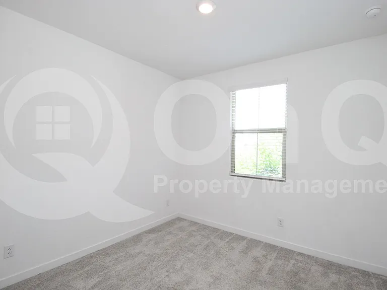 8923 W Solano Dr — Photo 15