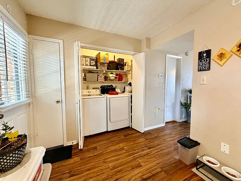 1251 Dallas Dr — Photo 5