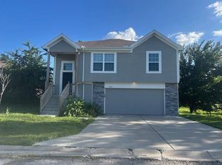 10909 Highview Rd, Peculiar, MO 64078