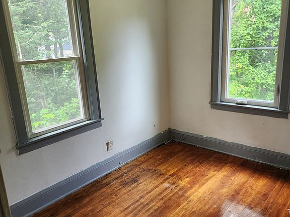 4th image of 2411 Ilion Ave N #1