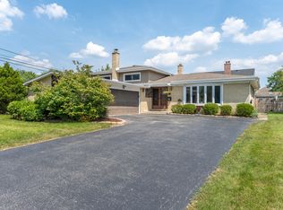 2665 N Bradford Dr, Arlington Heights, IL 60004
