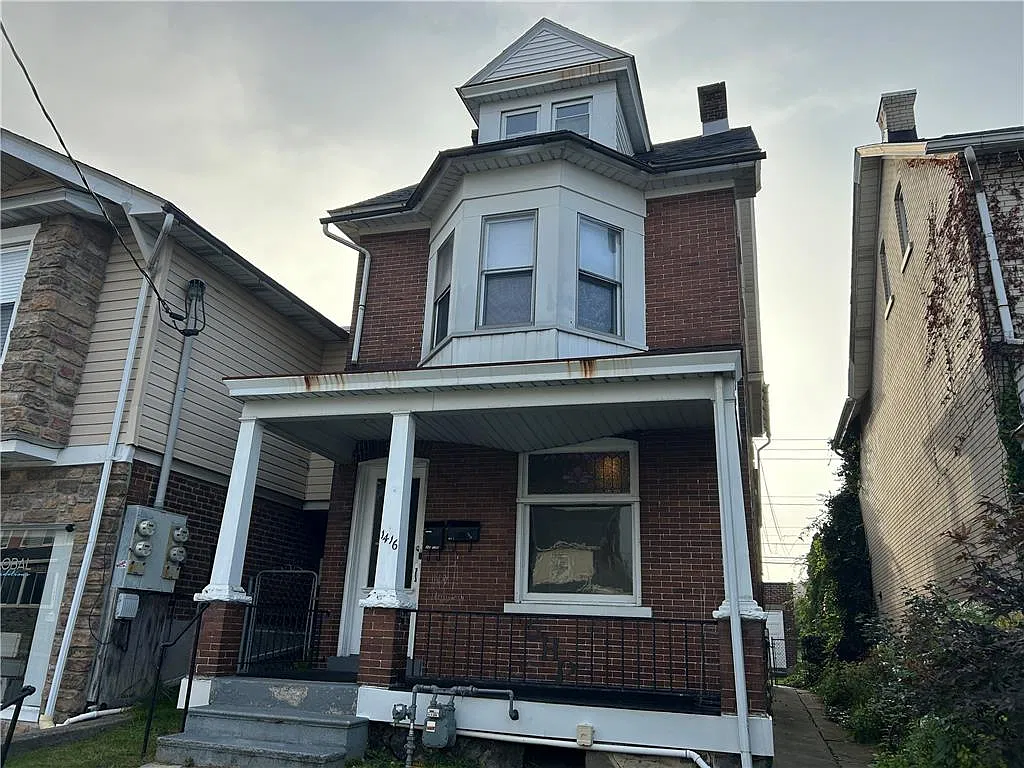 2 bed, 1.0 bath, 900 sqft, $1,295 — Photo 1
