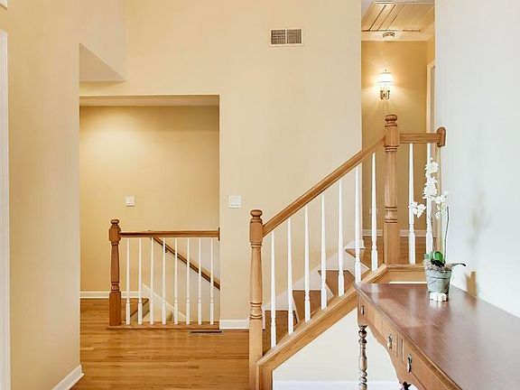 5th image of 107 Briarwood Ln