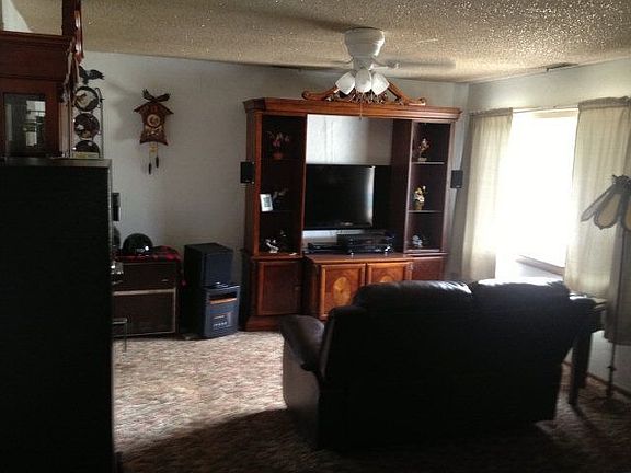 3rd image of 913 E Ash St
